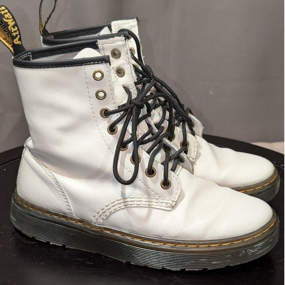 Women’s Doc Martens Zavala Air Wair White Lace Up Leather Boots Size 6